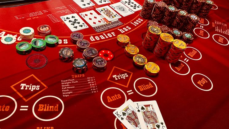 Otra escalera real dejó a un nuevo millonario