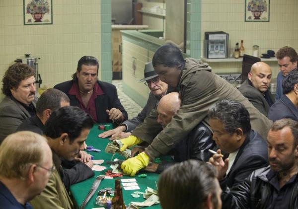 Se tildó, robó la mesa y terminó pagando 20 veces más