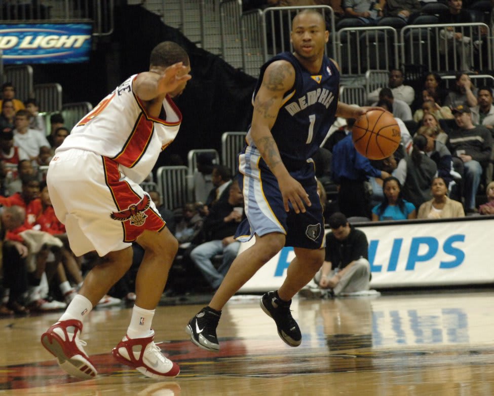 Ex jugador de la NBA, arrestado por dirigir un garito