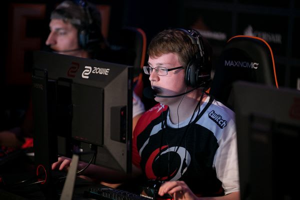 Una estrella del CS:GO se pasa al mundo del poker