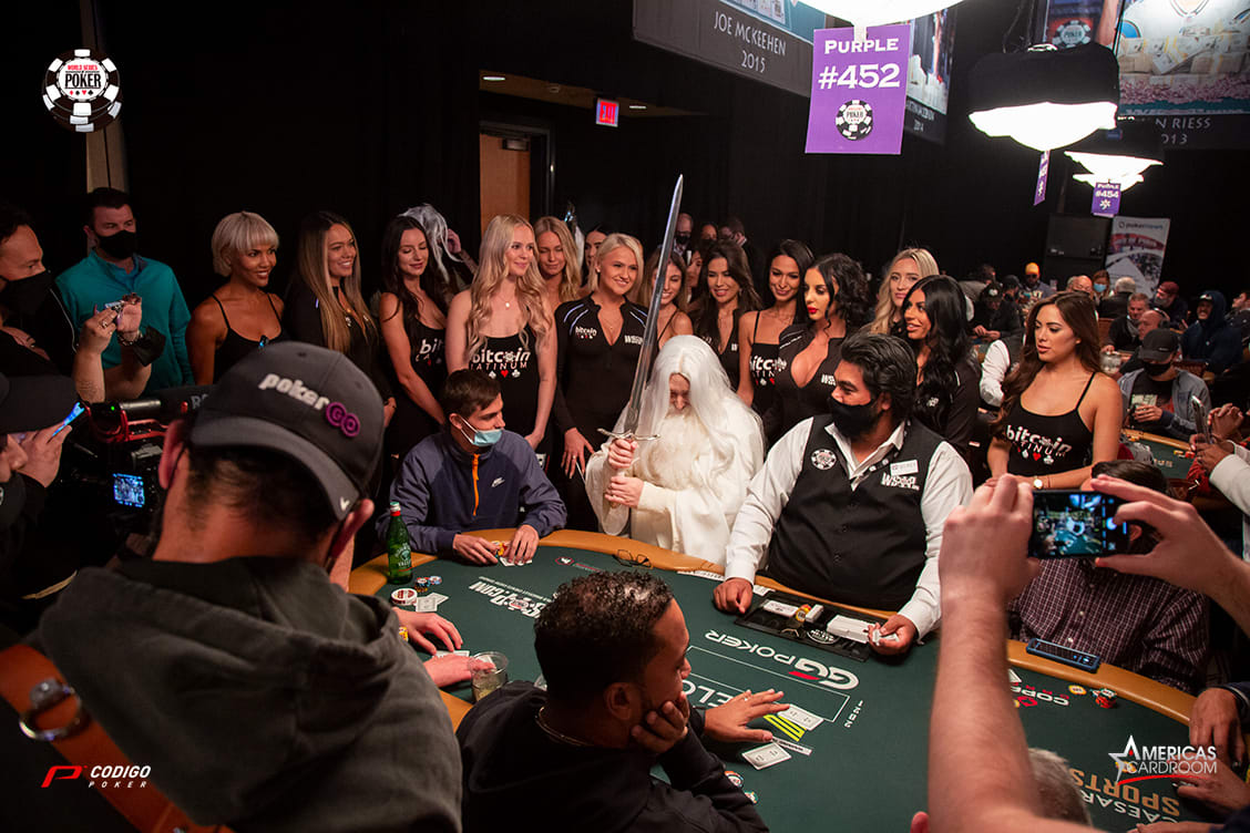 [VIDEO] ¡Lo hizo de nuevo! Hellmuth fue así al Main Event