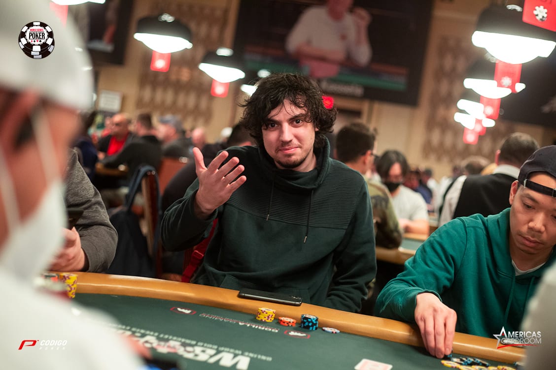 Varios latinos pelean el No-Limit Hold&#8217;em Deepstack