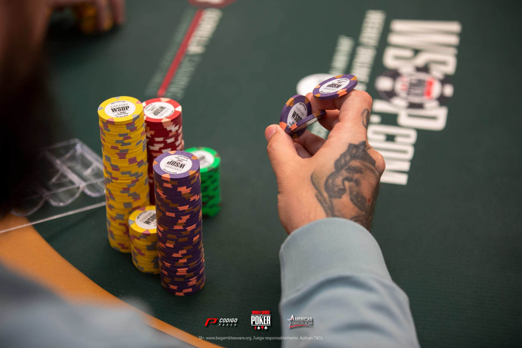 ¡Abandonó su stack de 50 ciegas por un tilt y se fue!