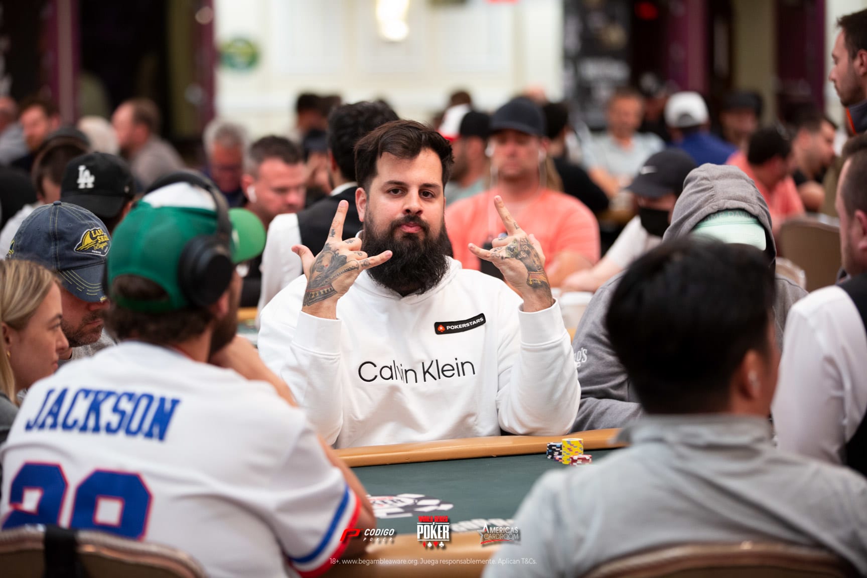 El Main Event explota de jugadores y la Armada Latina avanza