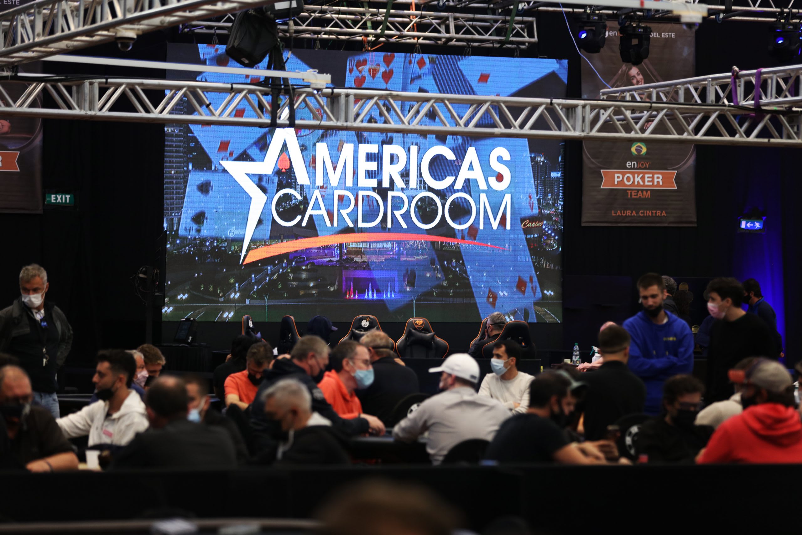 Este domingo se van 5 paquetes para el Enjoy Poker Tour