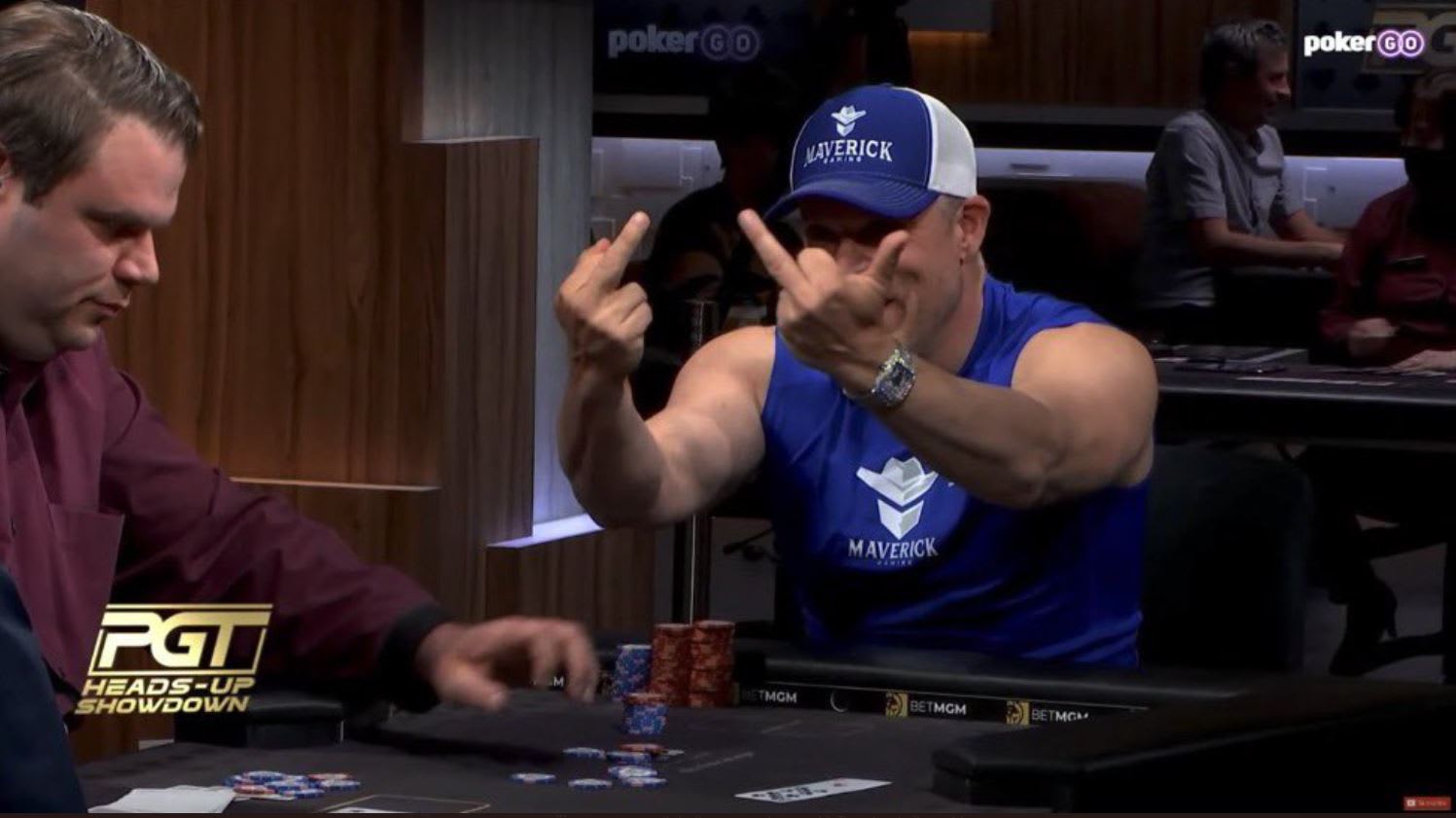 Hellmuth se indignó al recibir de su propia medicina