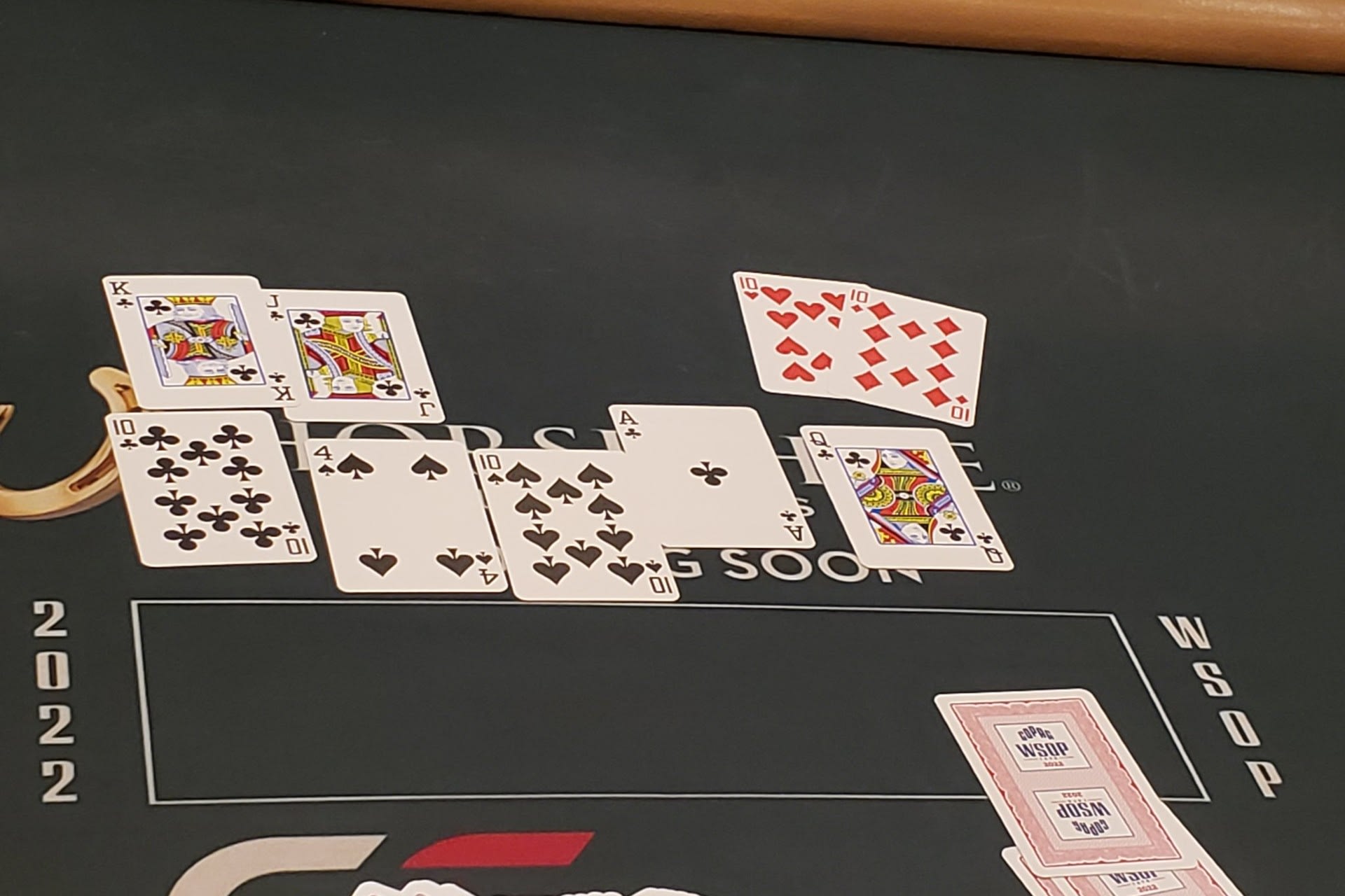 Cooler impactante en el Main Event: poker vs. escalera real