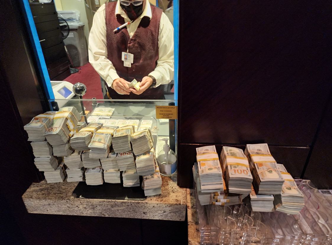 ¡A esto se le dice entrar a un cash game con estilo!