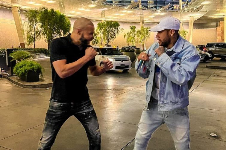 Paciencia y estrategia, grandes similitudes del boxeo y el poker