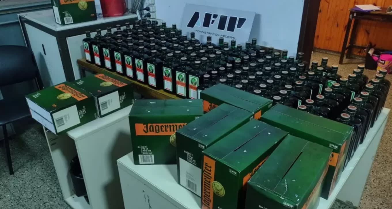 Volvía de un torneo con 189 Jägermeister de contrabando