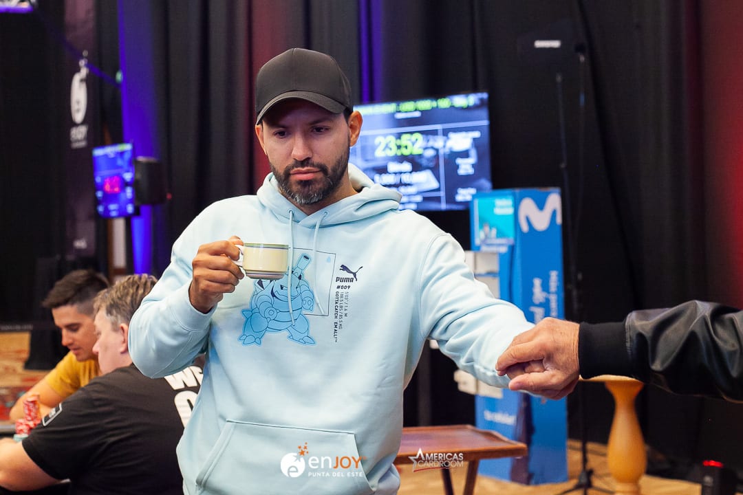 [VIDEO] Jugando al poker con el Kun Agüero