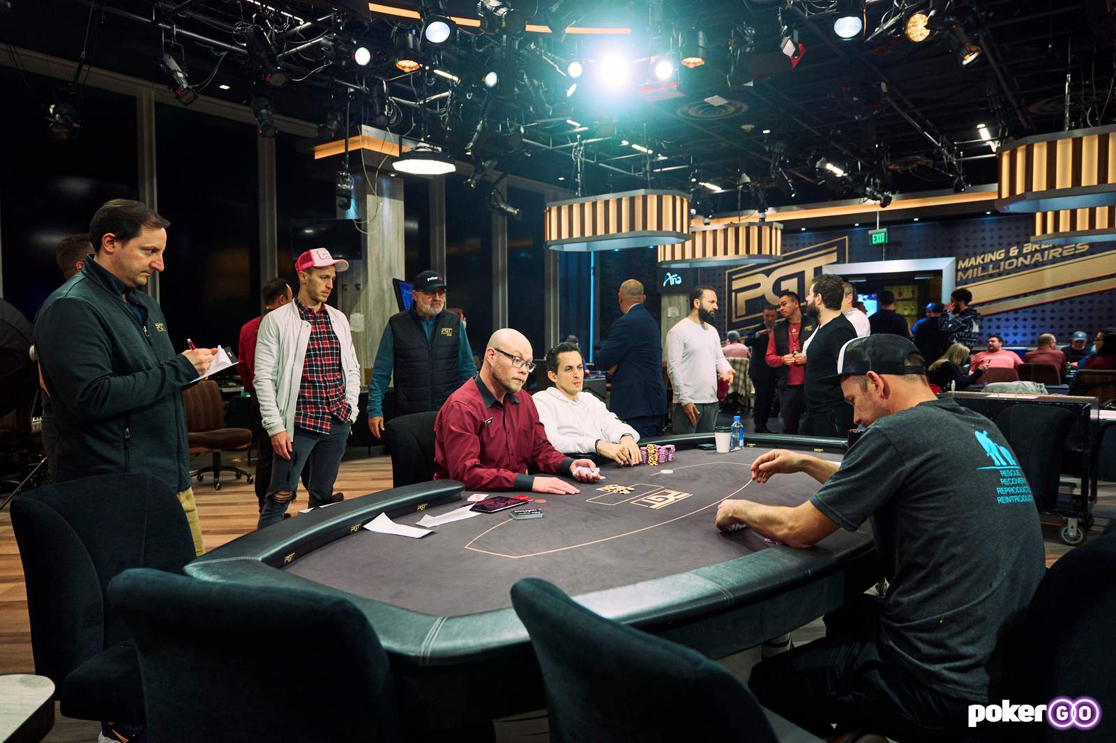 Dos jugadores pararon un heads-up para irse a otro torneo