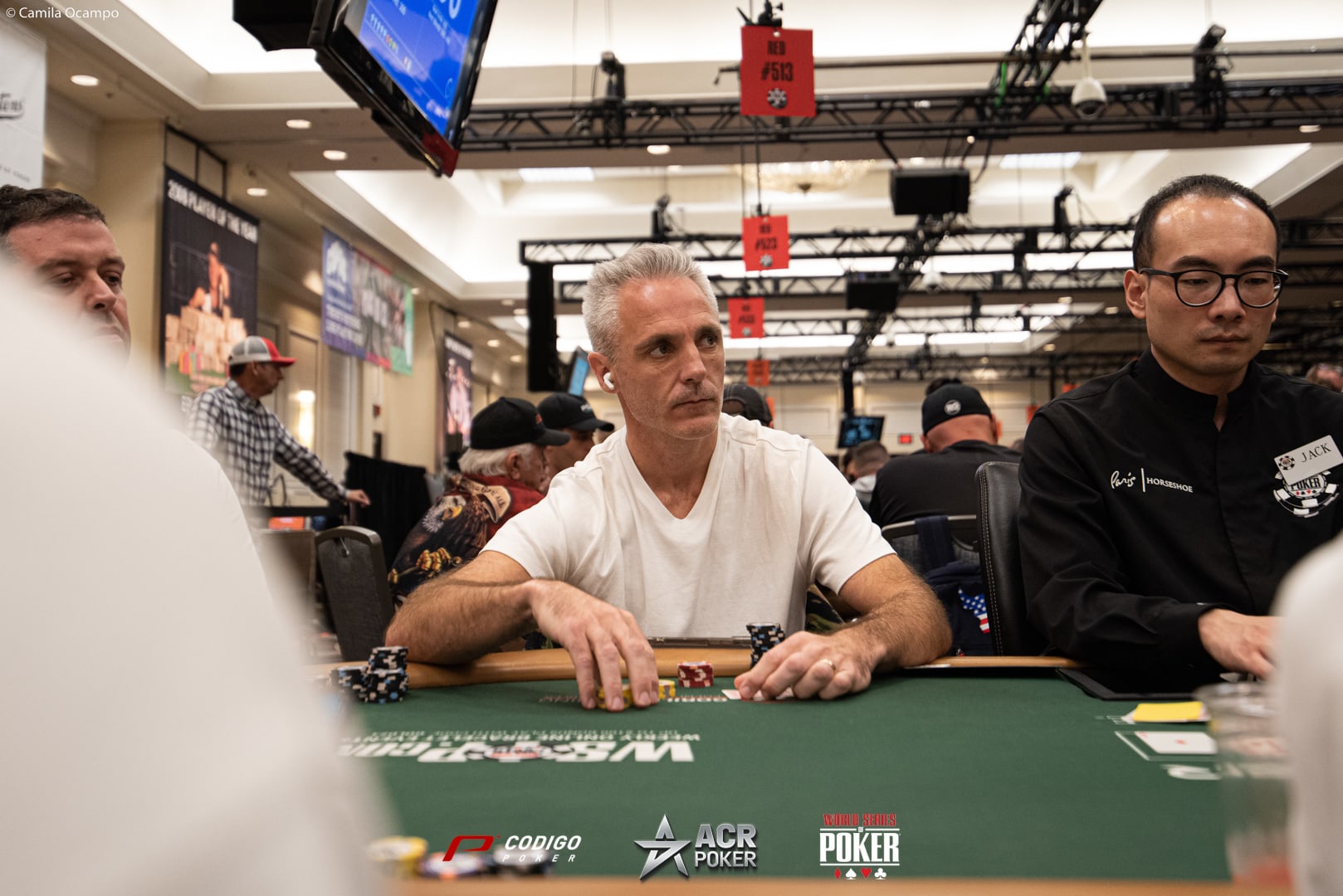 Más de 10 campeones del Main Event avanzaron al Día 2