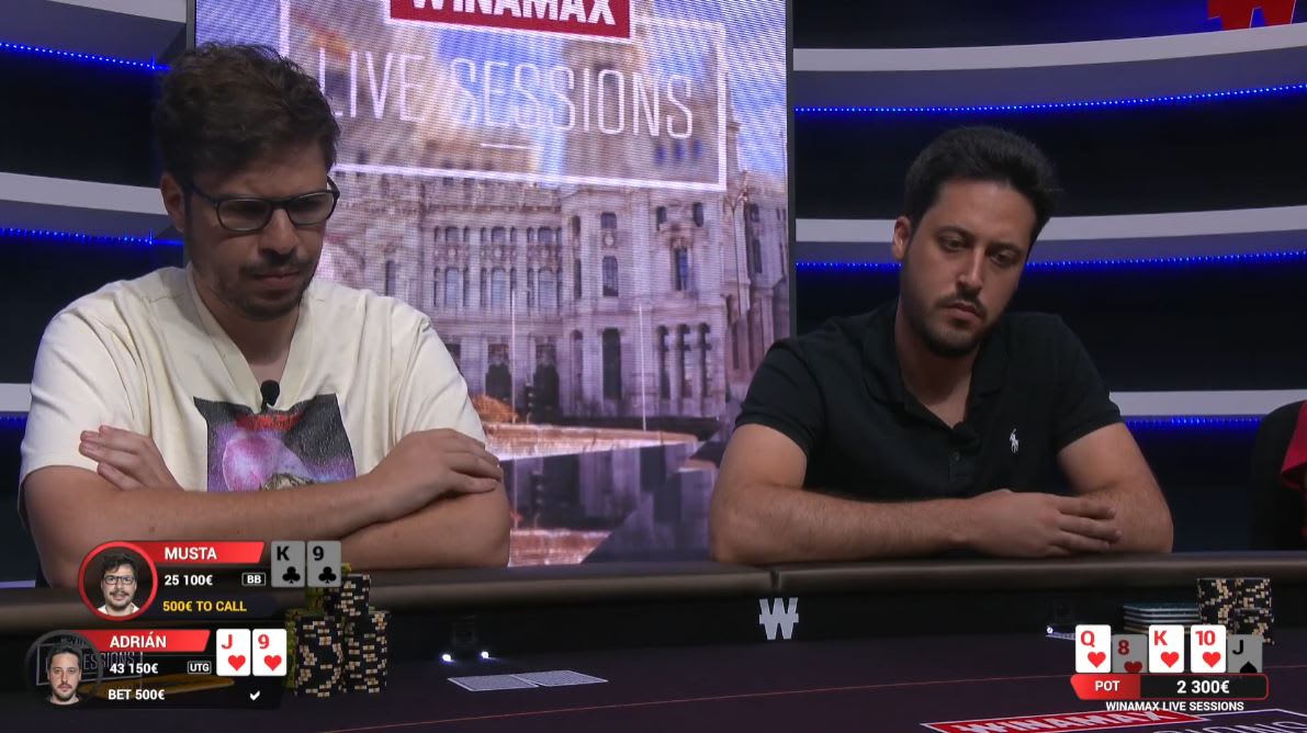 Duelo de titanes en medio de una escalera color