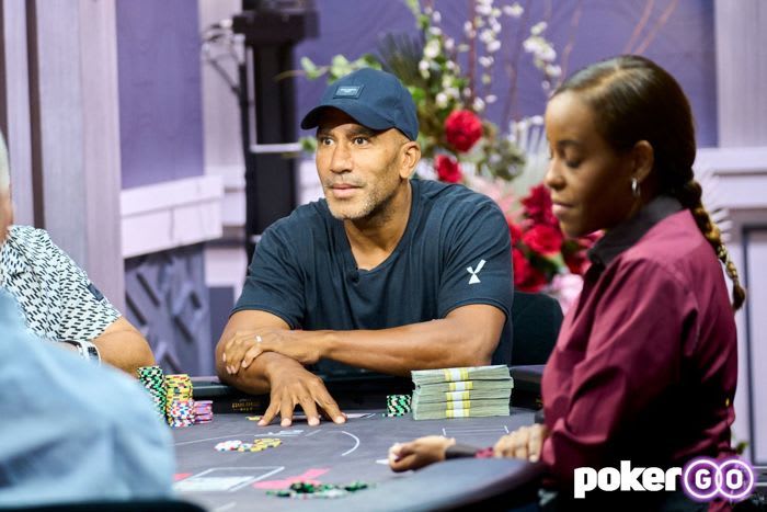Bill Perkins le tiró fajos de billetes a Antonio Esfandiari