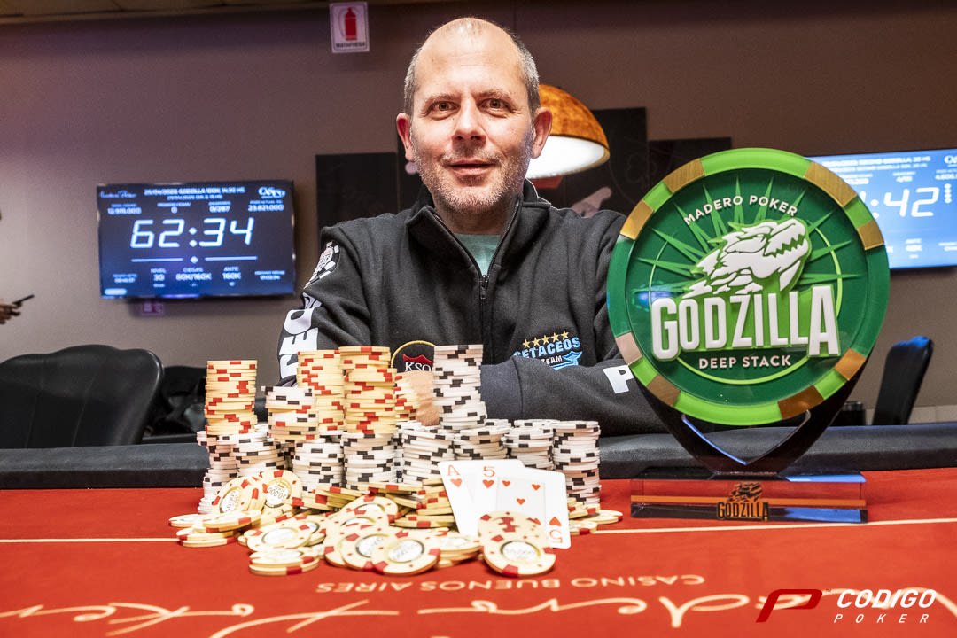 De Bari festejó su cumpleaños con un el título del Godzilla Deepstack
