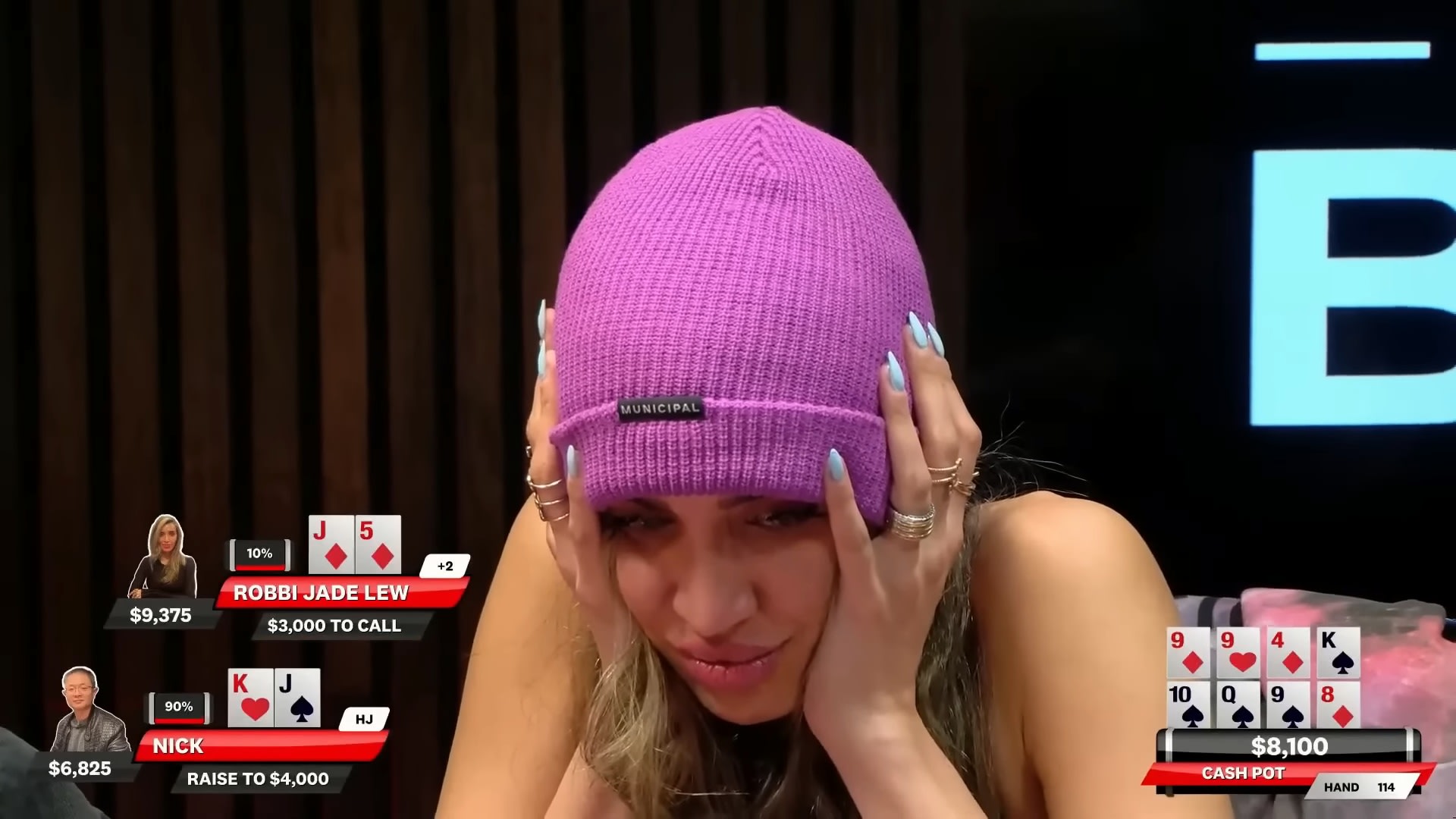 Robbi Jade Lew y un nuevo bote extraño, ahora con J-5