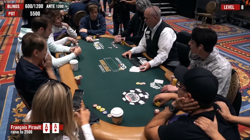 François Pirault enseña lo que piensa un pro en la WSOP