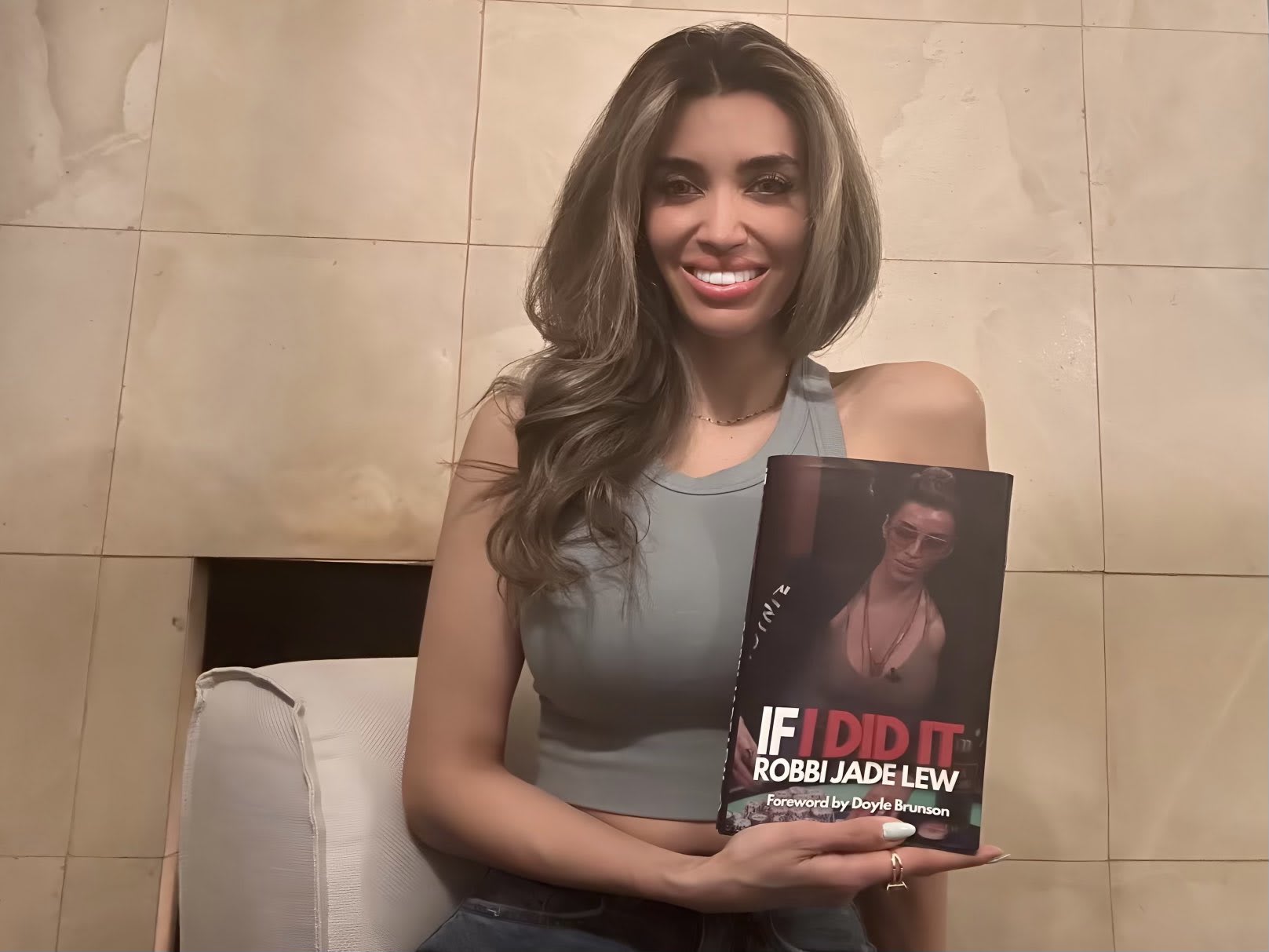 Robbi Jade Lew lanza un libro sobre su polémica mano con Jota high