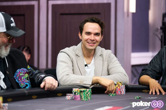 High Stakes Poker: Alan Keating sonríe con US$1M sobre la mesa