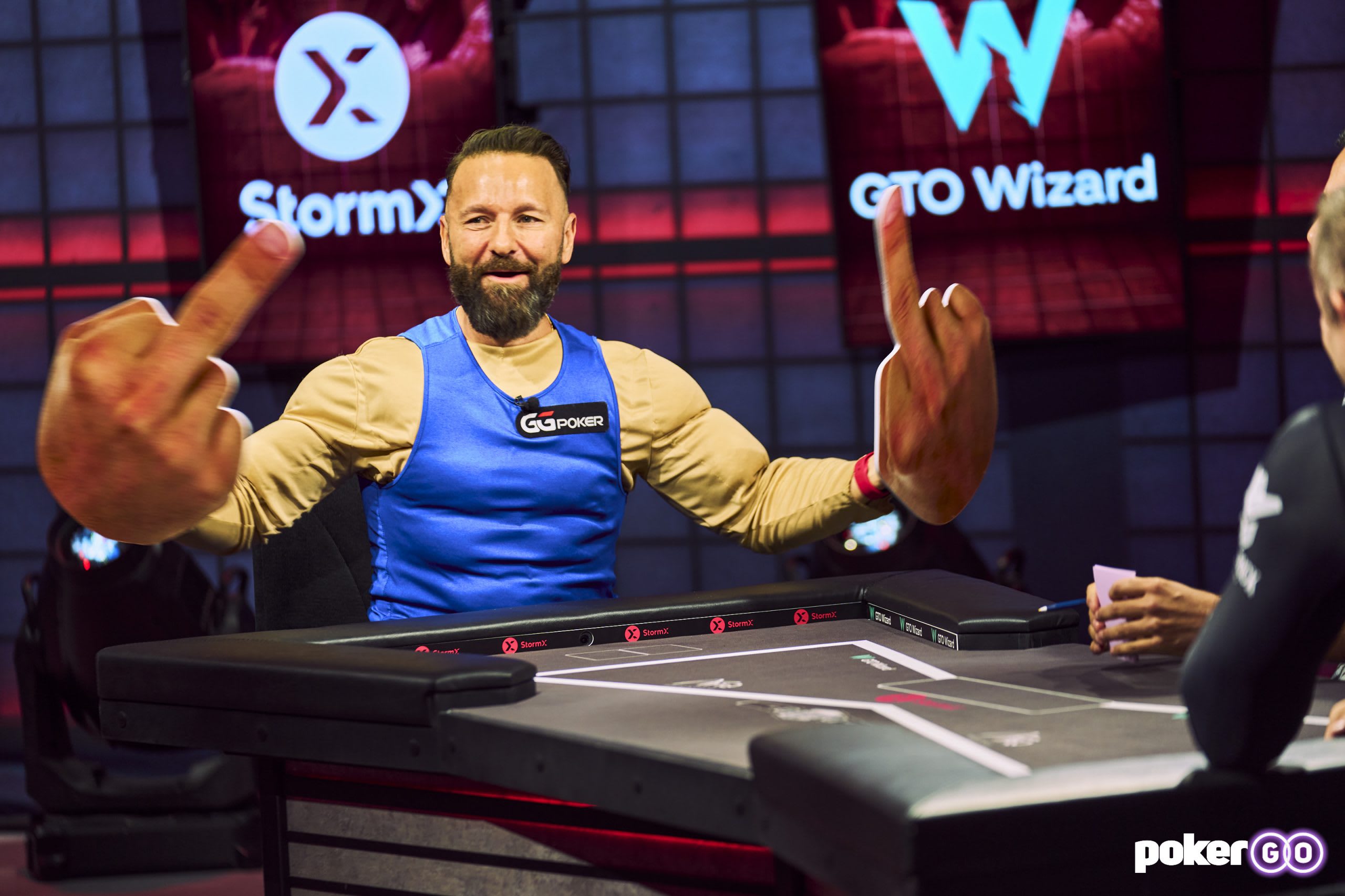 Persson no pudo con los músculos de Negreanu