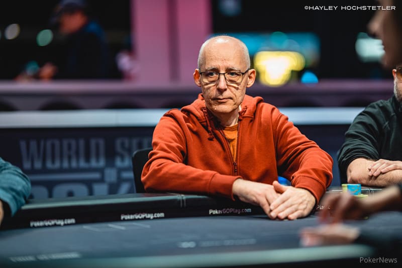 Tiene 150 millones de dólares pero juega microlímites