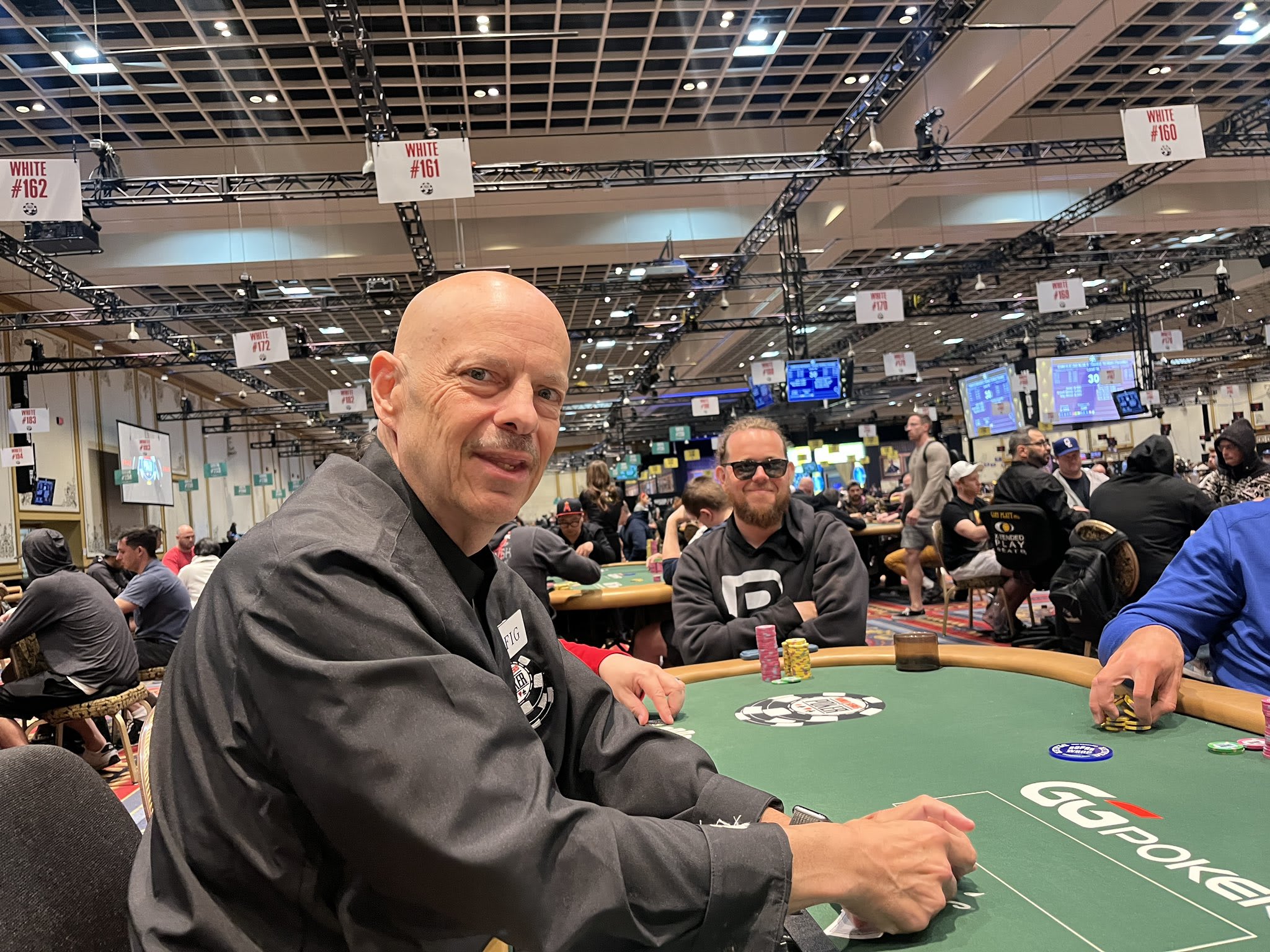Pasó de vicepresidente de Nike a dealer de la WSOP