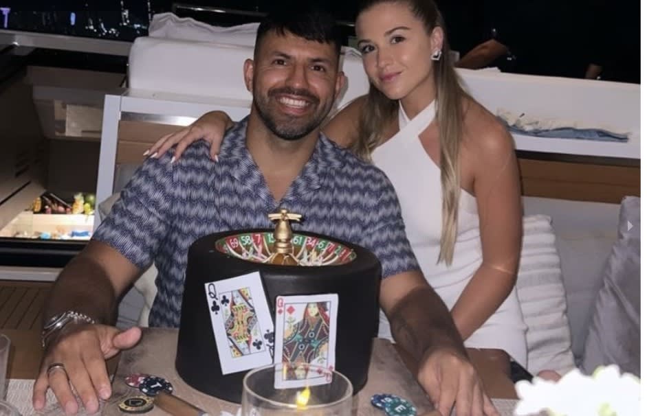 Kun Agüero: sugestivo festejo con poker y casino
