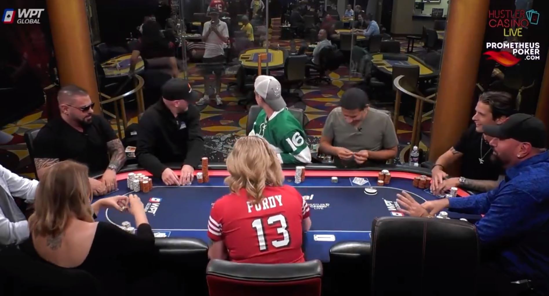 [VIDEO] Perdió y destrozó una puerta de vidrio en un cash televisado