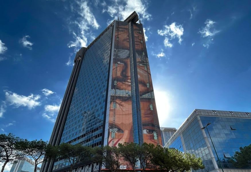 ¿Qué hace un grinder en un mural de Maradona en Napóles?