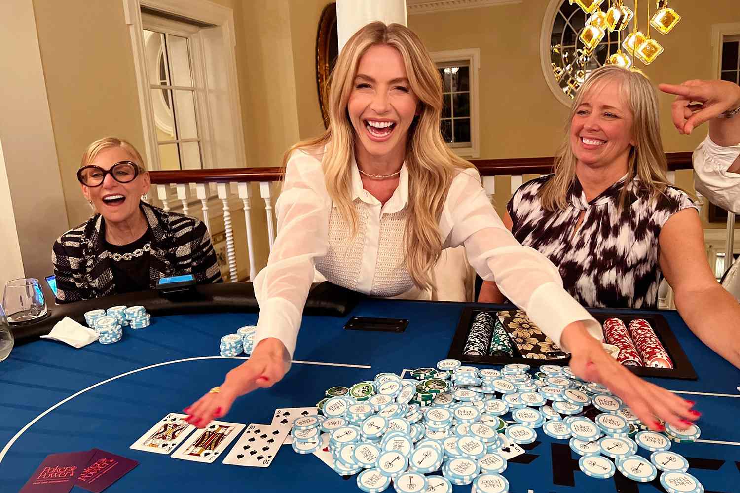 La actriz Julianne Hough ganó un torneo de Poker Power