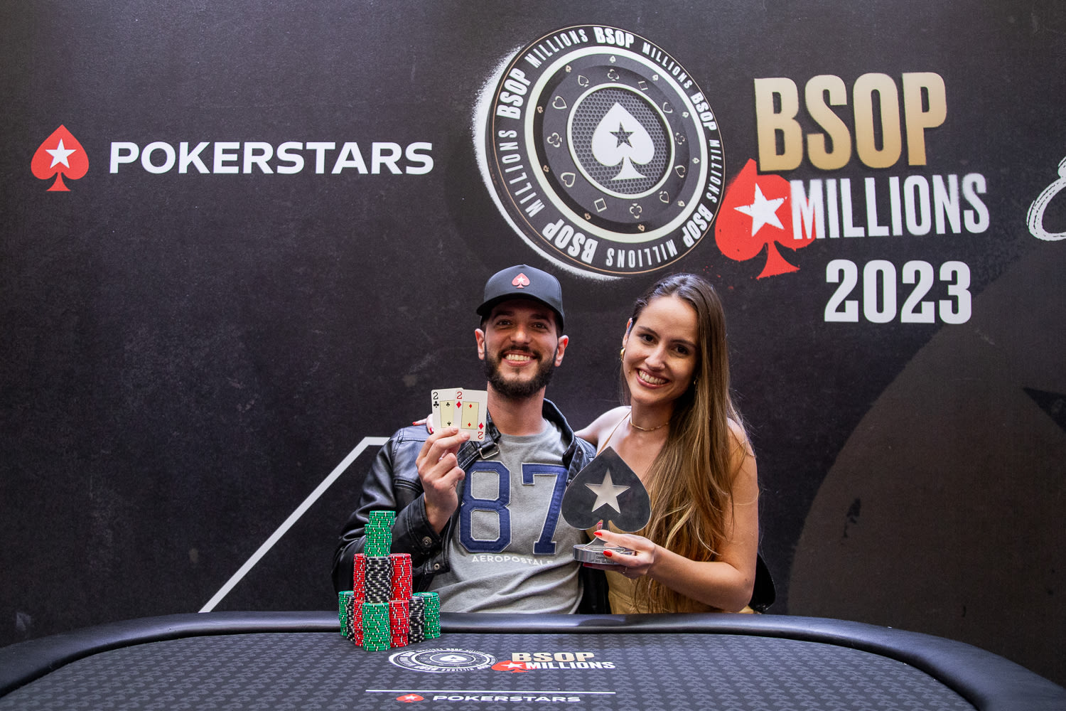 Usó a la novia de su rival para ganar el bounty más grande