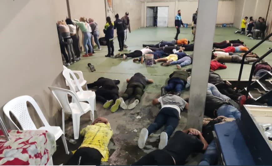 [VIDEO] ¿Un casino en una cancha de piky vóley? Sí, pero ilegal&#8230;