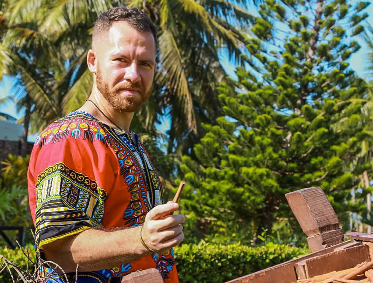 Ayahuasca y ranas venenosas: el viaje psicodélico de Dan Cates