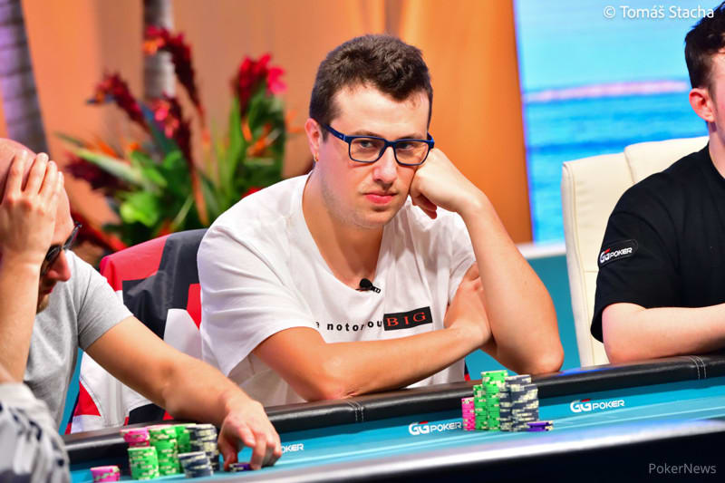 El brasileño Schroeder va por el Main Event de la WSOP Paradise