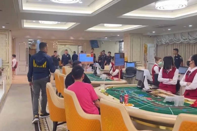 Descubren un enorme casino ilegal en un hotel