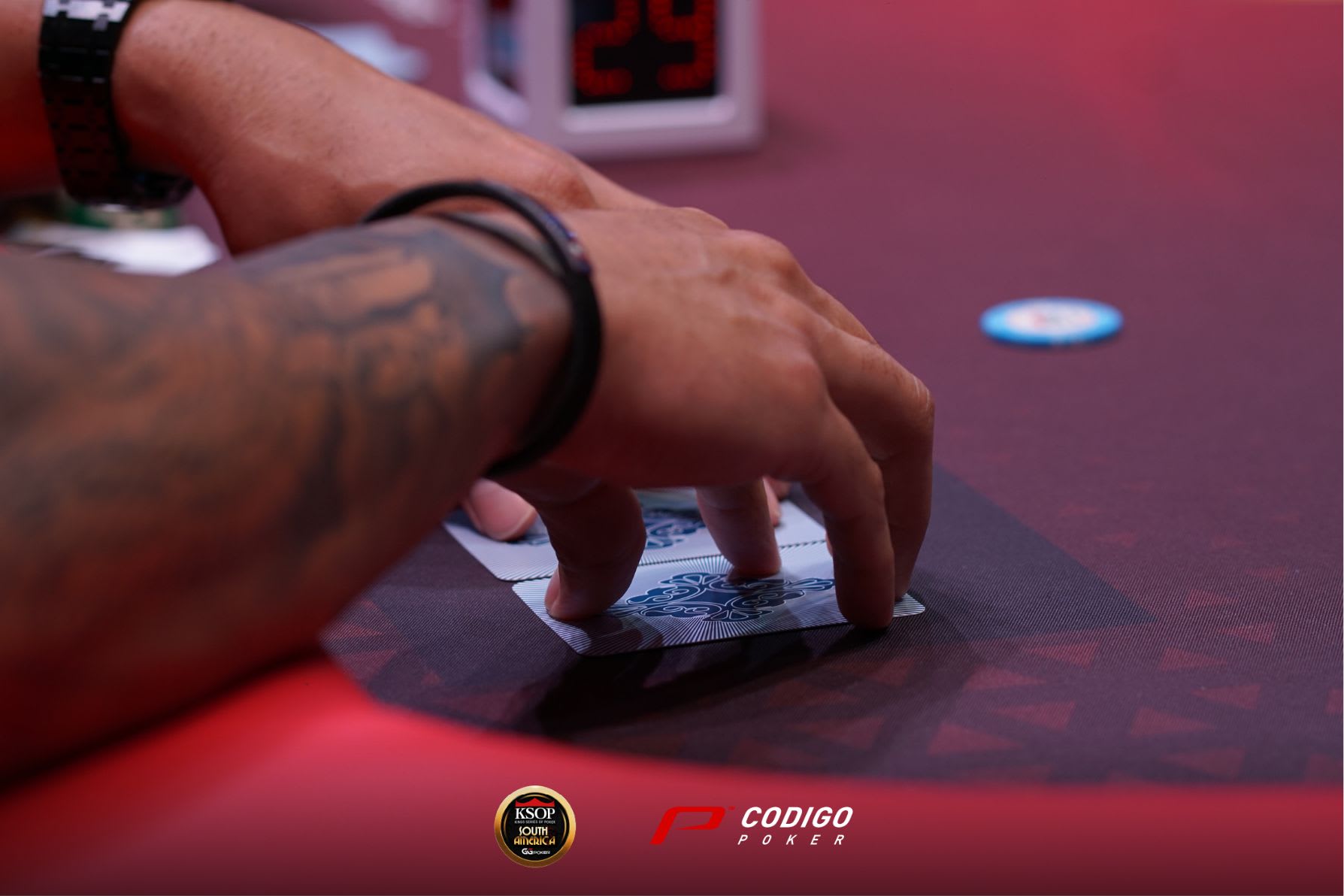 ¿Por qué deberías bluffear con manos que sí tienen valor al showdown?