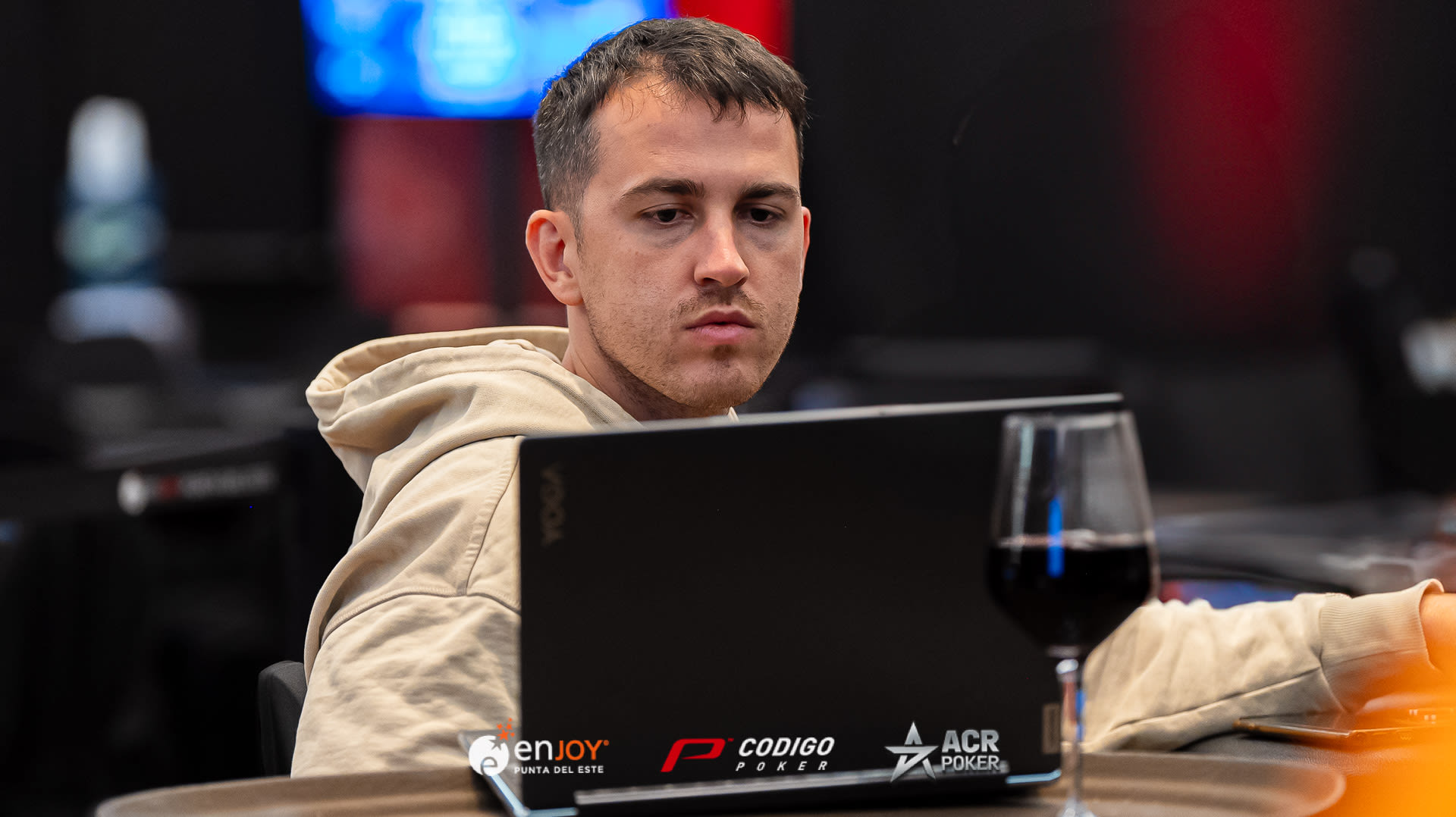 Claves para ser un jugador de poker profesional en 2024