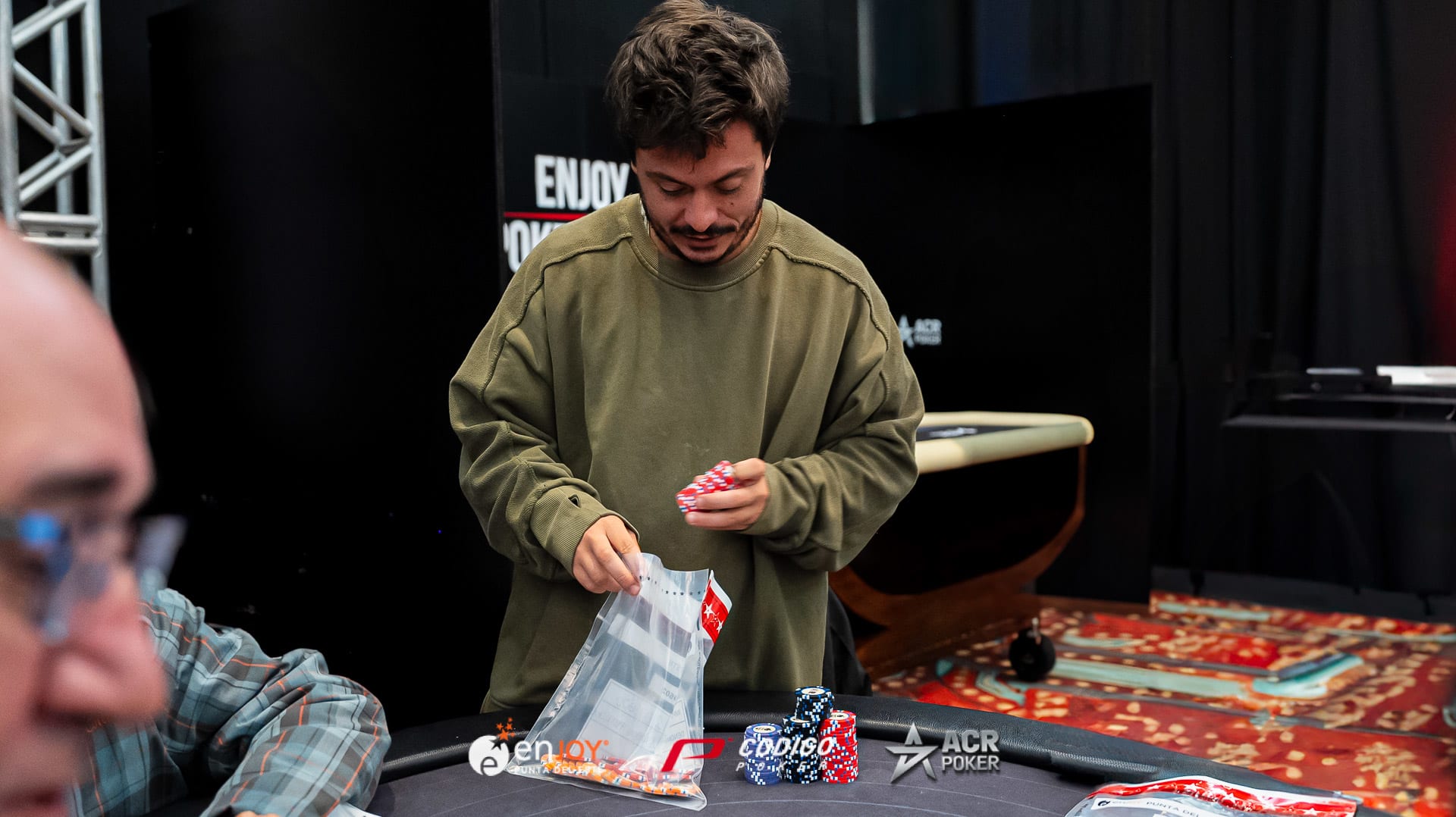 Ramiro Petrone lidera el Super High Roller del Enjoy Poker Tour