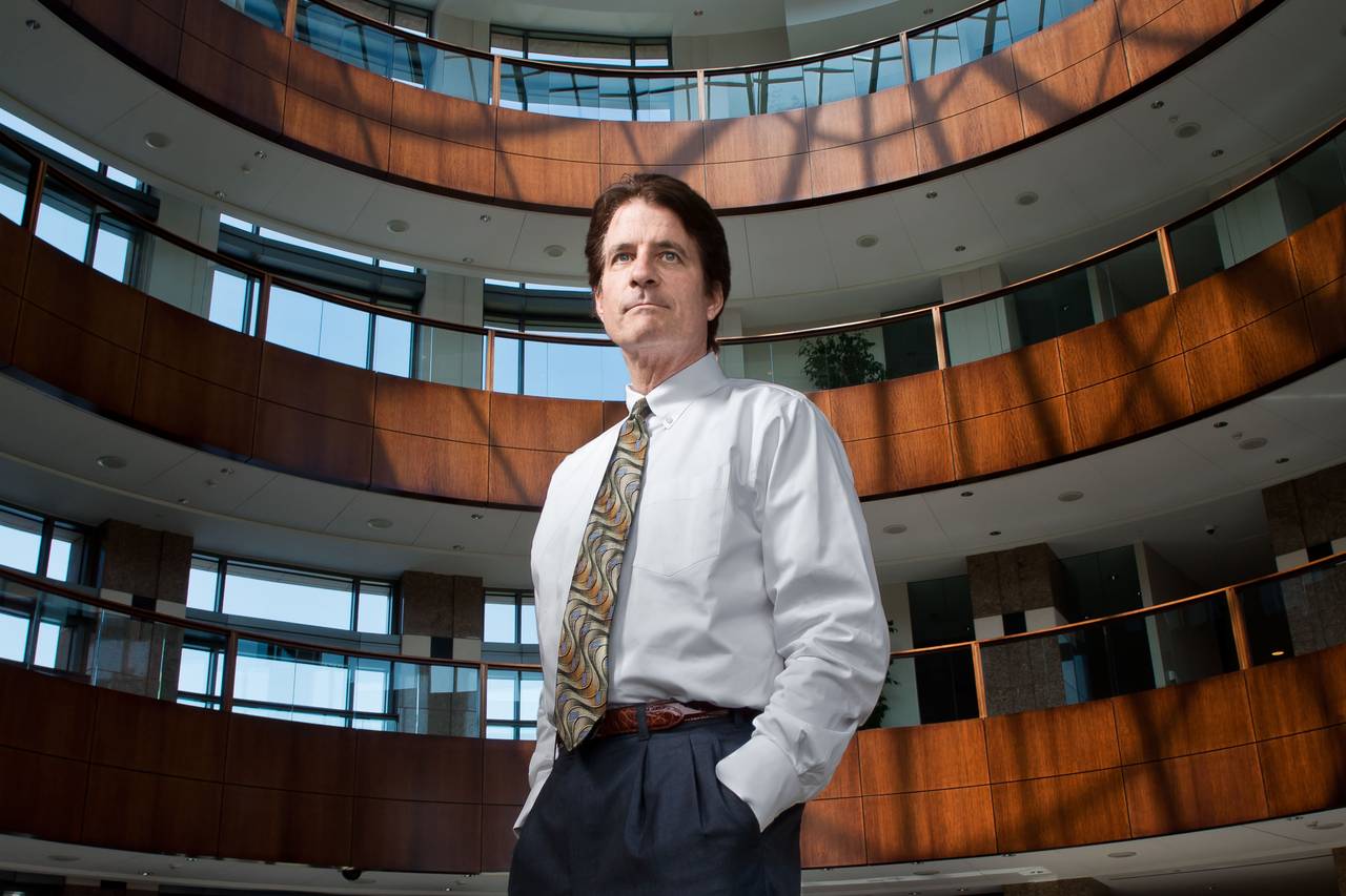 El banquero que casi acaba con las leyendas vuelve tras perder US$51 millones