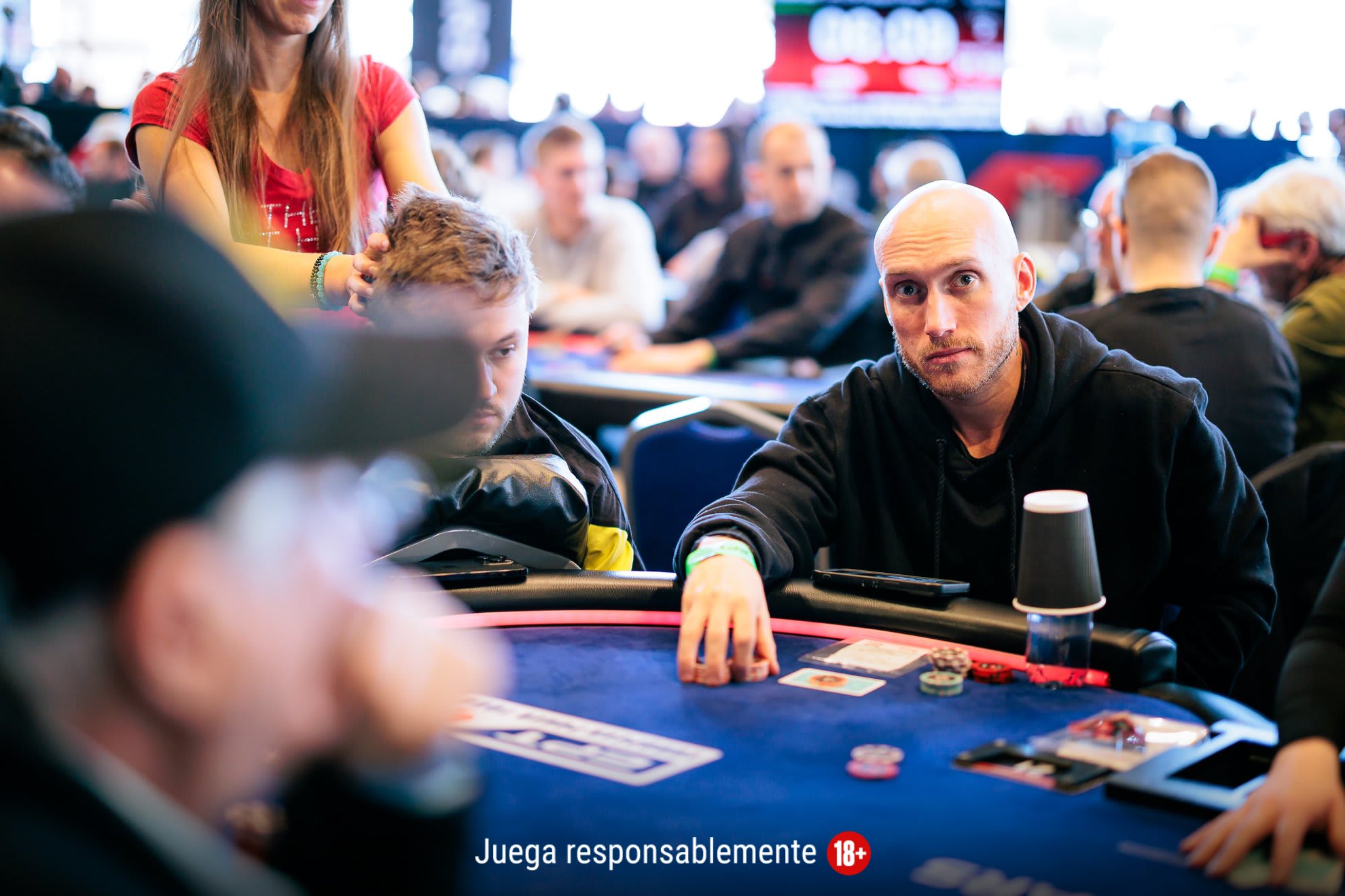 Francisco Benítez lidera a la Armada en el Día 3 del Main Event