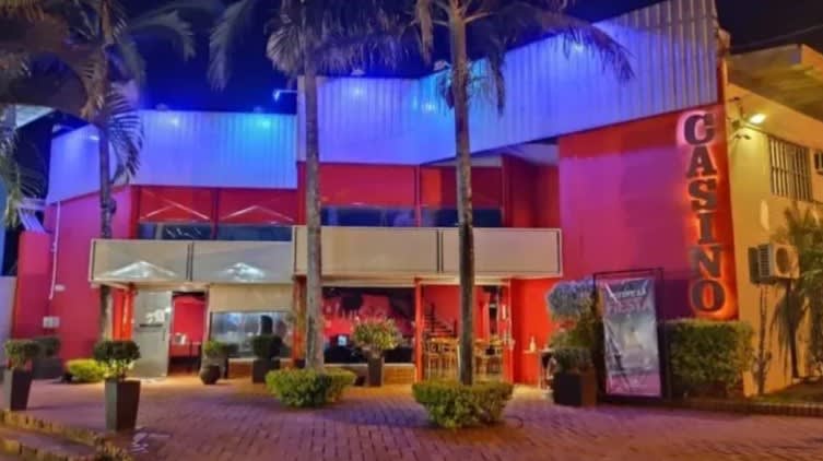 Dejaba encerrado a su hijo para ir al casino: se lo sacaron