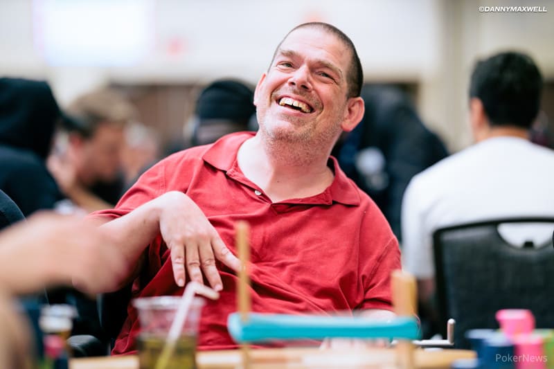 Tiene parálisis cerebral y demuestra que en el poker no hay límites