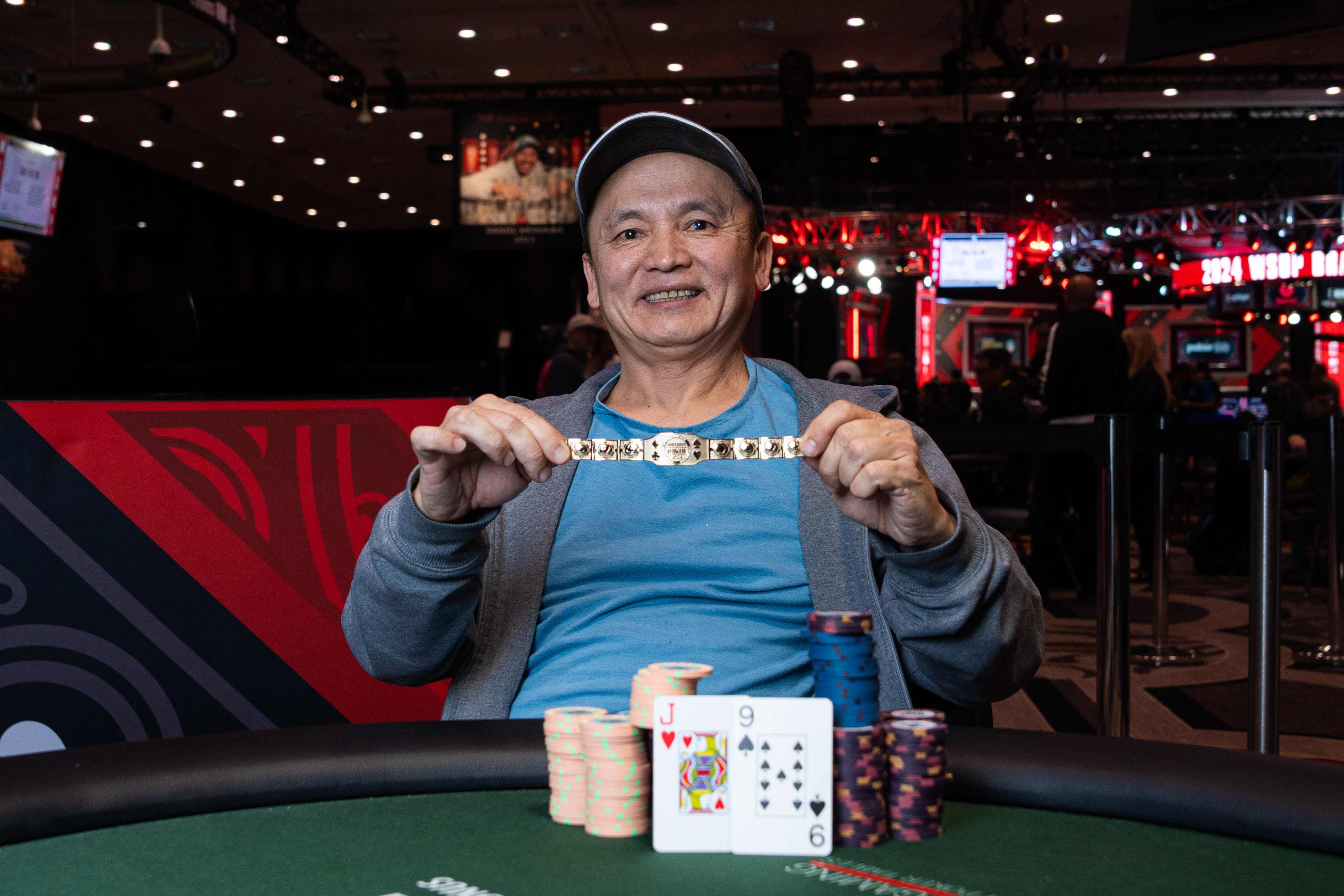 Khang Pham volvió a las mesas tras 14 años y ganó un brazalete
