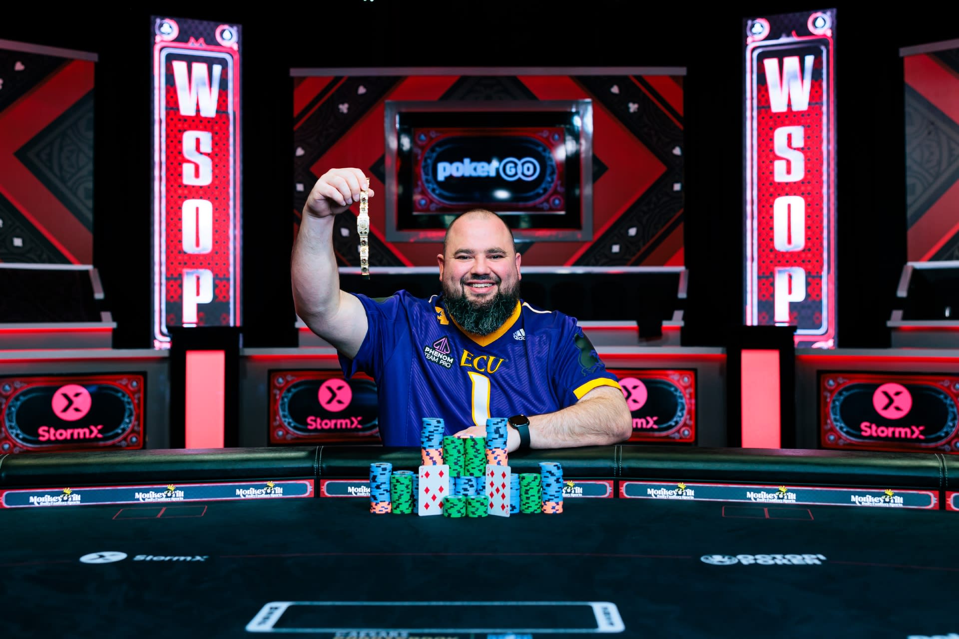 Chris Hunichen ganó su primer brazalete y US$2.8 millones