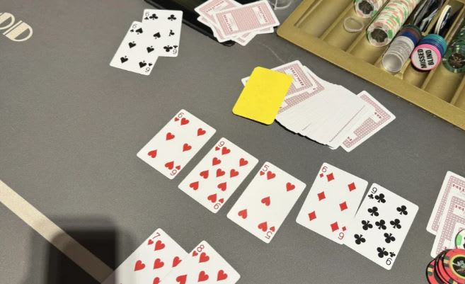 ¡Poker vs. escalera color terminó en check-check! ¡Adiós bad beat jackpot!