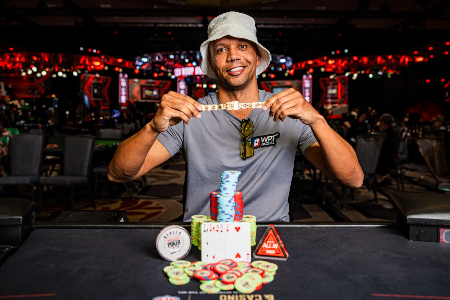 ¡Phil Ivey ganó su 11° brazalete tras una década de espera!