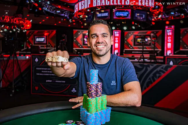 ¡Histórico! Alex Manzano ganó el primer brazalete de la WSOP para Chile