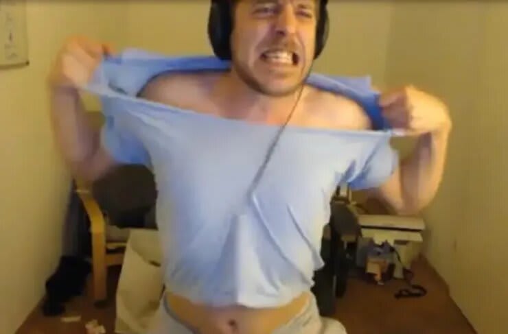 [VIDEO] Bert Stevens enloqueció y se arrancó la camiseta en pleno stream