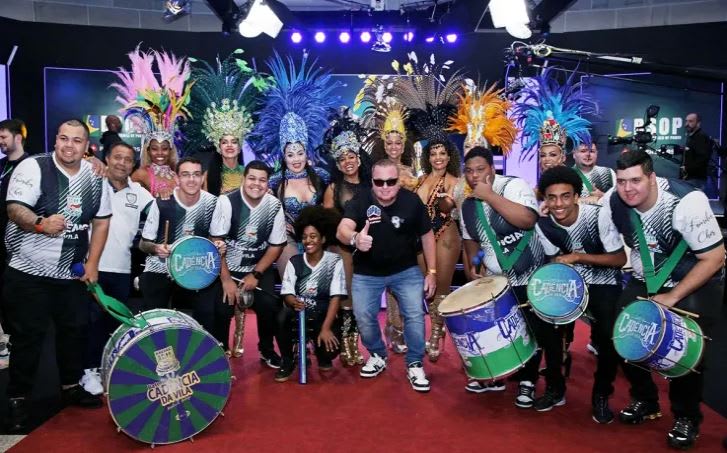 [VIDEO] Entró a lo Hellmuth, mandó all-in ciego en la primera mano y a recomprar